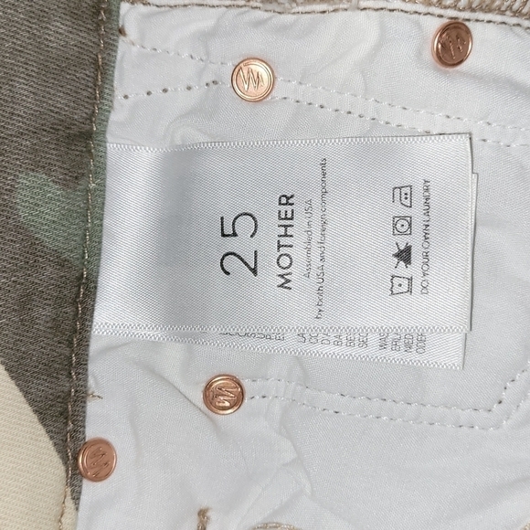 MOTHER High Waisted Looker Ankle Fray in See Me ( Camouflage) Size 25 - Picture 11 of 16